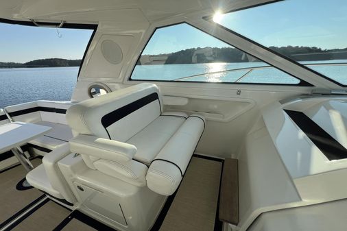 Sea Ray 450 Sundancer image