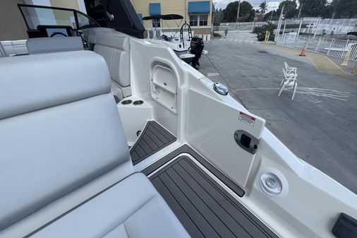 Sea Ray 270 SDX Outboard image