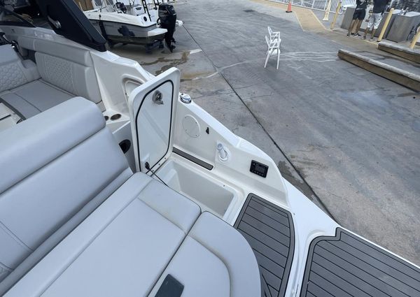 Sea Ray 270 SDX Outboard image