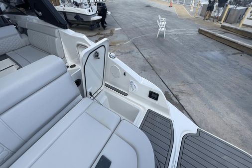 Sea Ray 270 SDX Outboard image