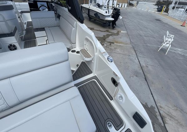 Sea Ray 270 SDX Outboard image