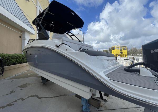 Sea Ray 270 SDX Outboard image