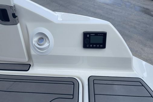 Sea Ray 270 SDX Outboard image