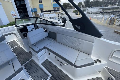 Sea Ray 270 SDX Outboard image