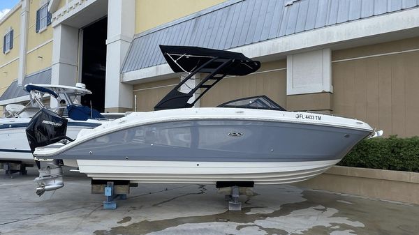 Sea Ray 270 SDX Outboard 