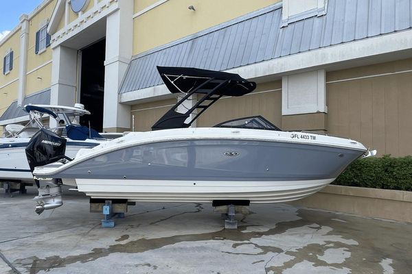 Sea Ray 270 SDX Outboard - main image