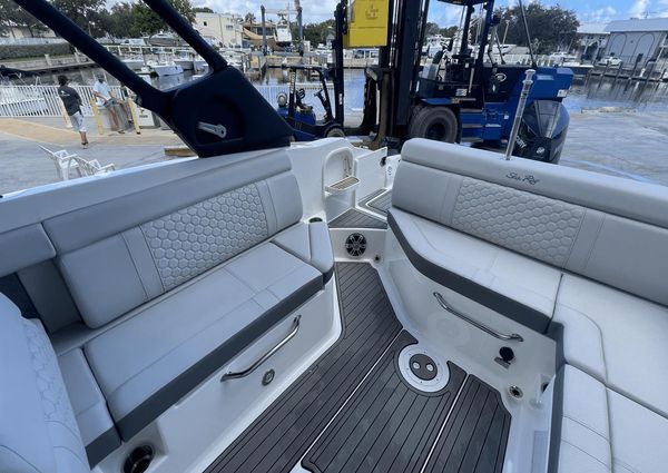 Sea Ray 270 SDX Outboard image