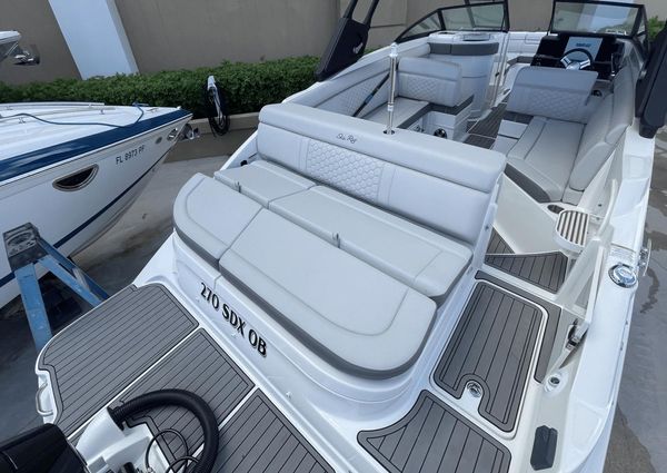 Sea Ray 270 SDX Outboard image