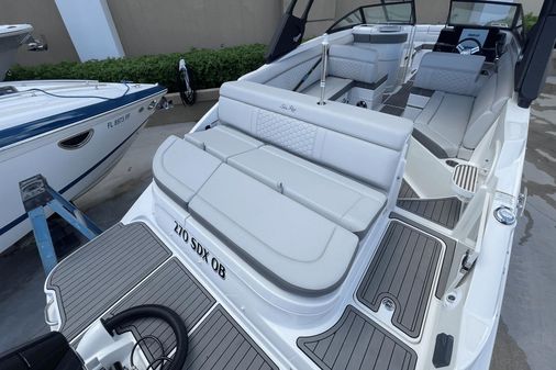 Sea Ray 270 SDX Outboard image