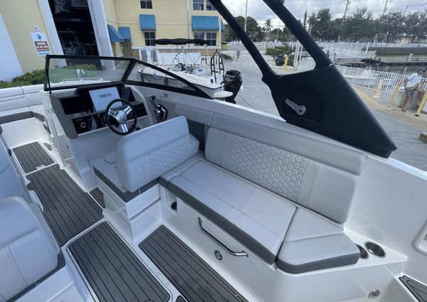 Sea Ray 270 SDX Outboard image