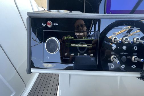 Sea Ray 270 SDX Outboard image