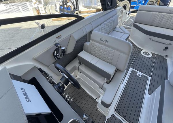 Sea Ray 270 SDX Outboard image