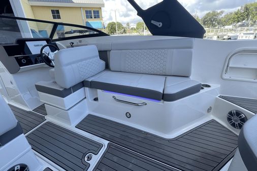 Sea Ray 270 SDX Outboard image