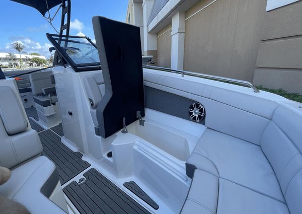 Sea Ray 270 SDX Outboard image