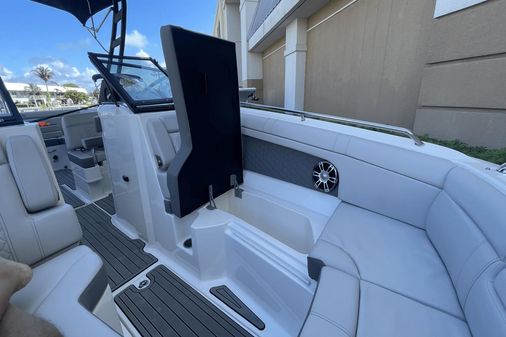 Sea Ray 270 SDX Outboard image