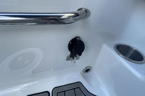 Sea Ray 270 SDX Outboard image