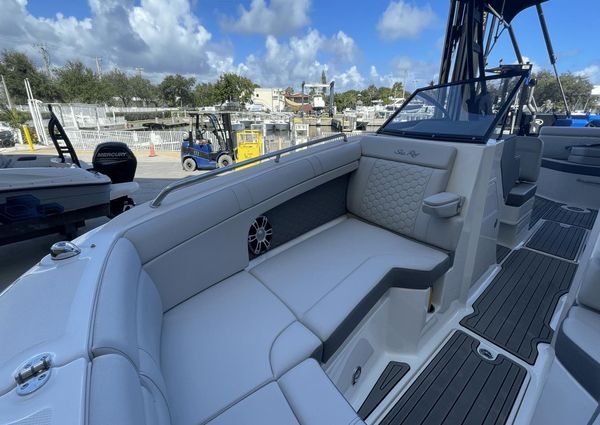 Sea Ray 270 SDX Outboard image