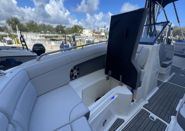 Sea Ray 270 SDX Outboard image