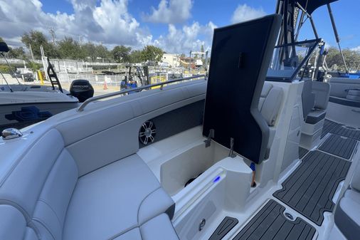 Sea Ray 270 SDX Outboard image