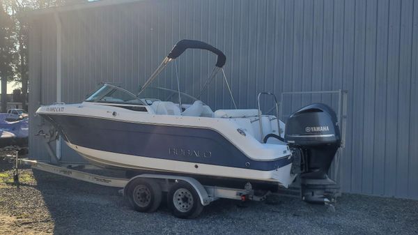 Robalo R227 Dual Console 