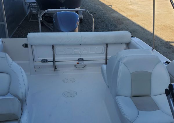 Robalo R227-DUAL-CONSOLE image