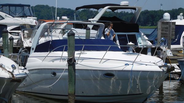 Rinker 320 Express Cruiser
