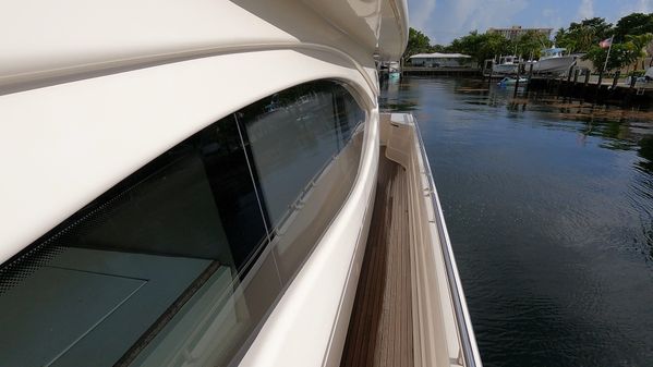 Ferretti Yachts 760 image