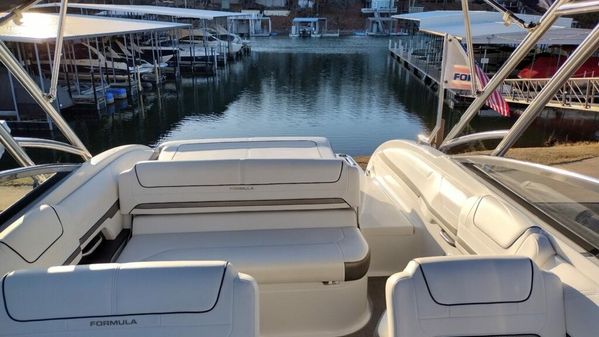 Formula 240 Bowrider image