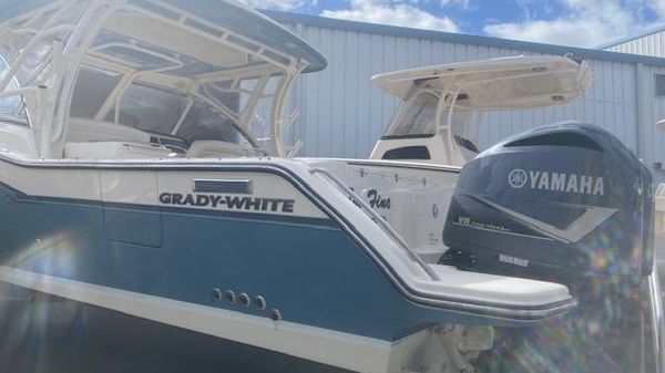 Grady-White Freedom 325 