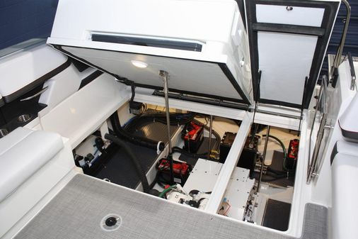 Formula 380 Super Sport Crossover OB image