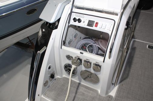 Formula 380 Super Sport Crossover OB image