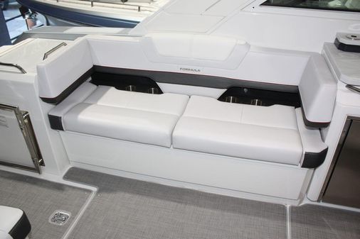 Formula 380 Super Sport Crossover OB image