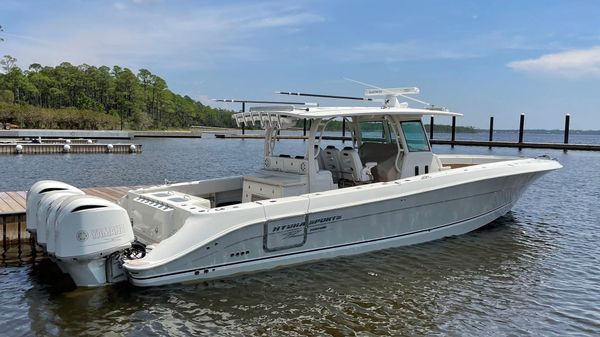 Hydra-Sports 4200 Center Console
