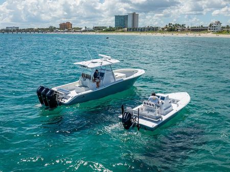 Billfish 39 Center Console w/Tower image