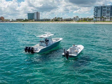 Billfish 39 Center Console w/Tower image