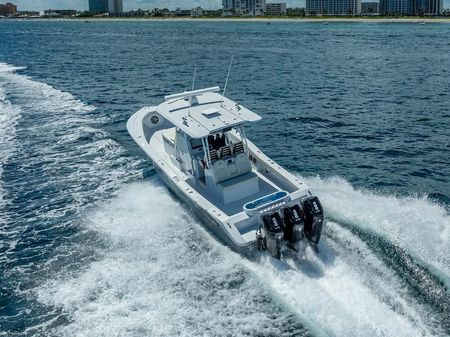 Billfish 39 Center Console w/Tower image