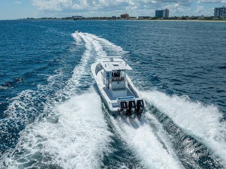 Billfish 39 Center Console w/Tower image