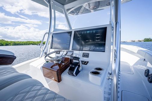 Billfish 39 Center Console w/Tower image