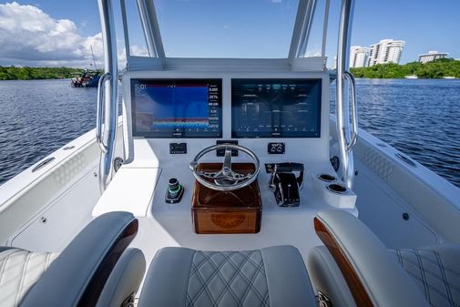 Billfish 39 Center Console w/Tower image