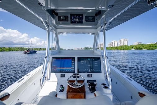 Billfish 39 Center Console w/Tower image