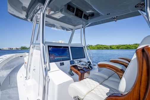 Billfish 39 Center Console w/Tower image