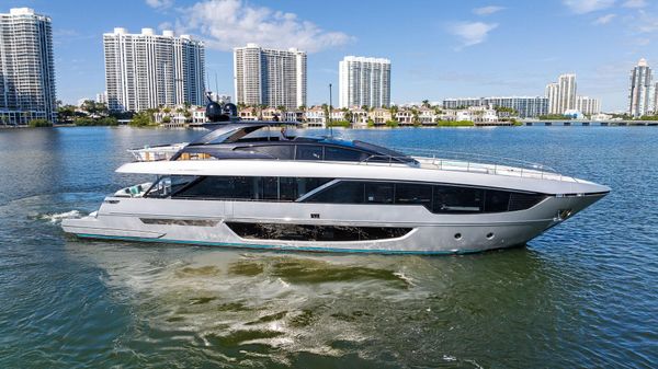 Riva 102' Corsaro Super