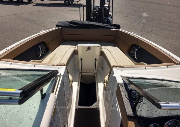 Sea-ray 240-SUNDECK-OUTBOARD image