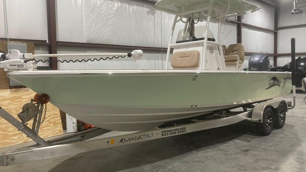 Sportsman Masters 247 Bay Boat