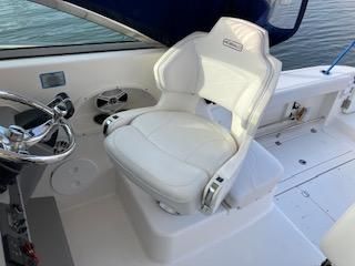 Robalo R305-WALKAROUND image