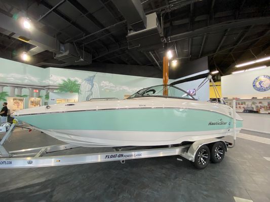 NauticStar 223DC Sport Deck - main image