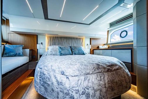 Tiara Yachts 49 COUPE image