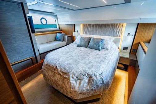 Tiara Yachts 49 COUPE image