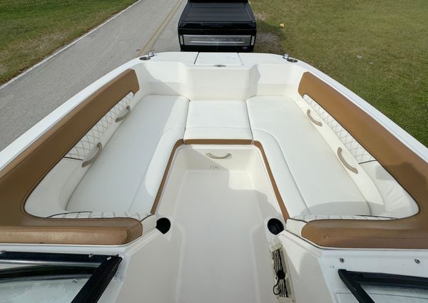 Bayliner DX2200 image