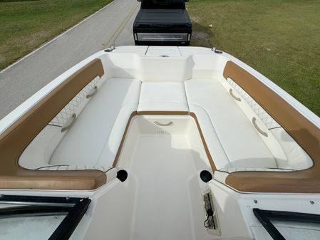 Bayliner DX2200 image